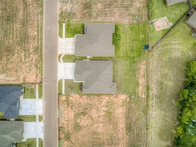 7620 Three Woods Lane, Yukon, OK 73099