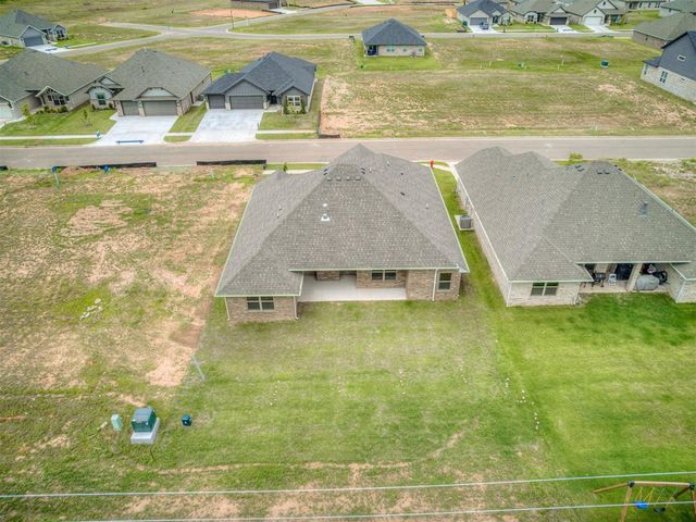 7620 Three Woods Lane, Yukon, OK 73099
