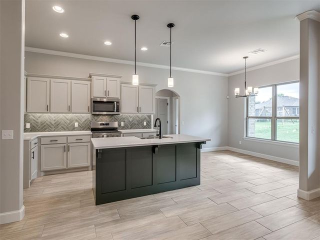 7620 Three Woods Lane, Yukon, OK 73099