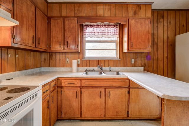 135 Walnut Drive, Rogersville, TN 37857