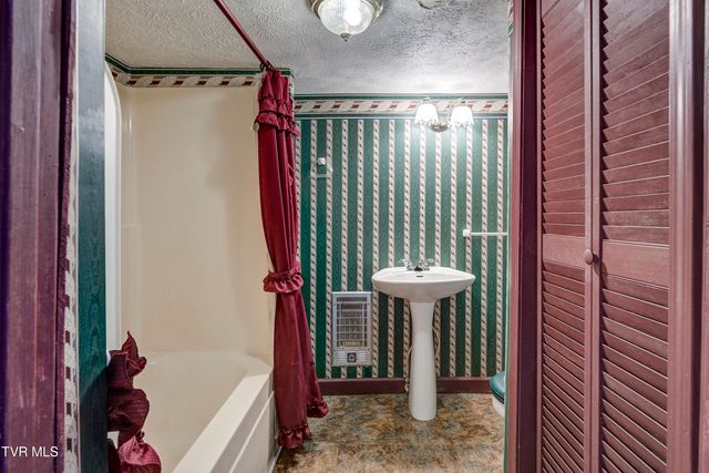 135 Walnut Drive, Rogersville, TN 37857