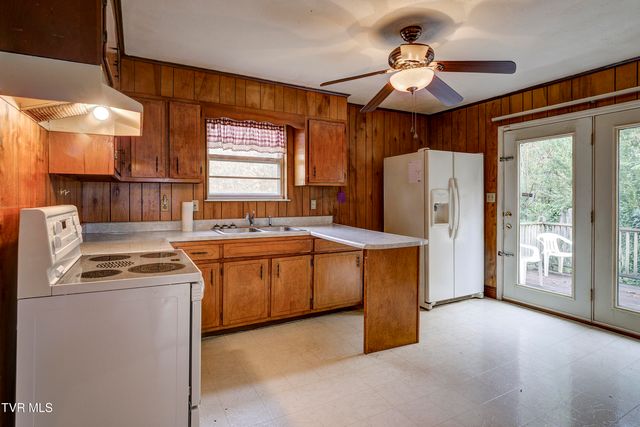 135 Walnut Drive, Rogersville, TN 37857