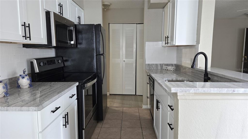 Image 12 of property listing at 1079 S HIAWASSEE ROAD 1113, Orlando, FL 32835