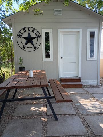 2671 Moffatt Avenue, Dallas, TX 75216