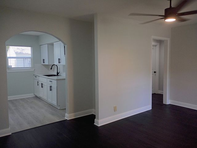 2671 Moffatt Avenue, Dallas, TX 75216