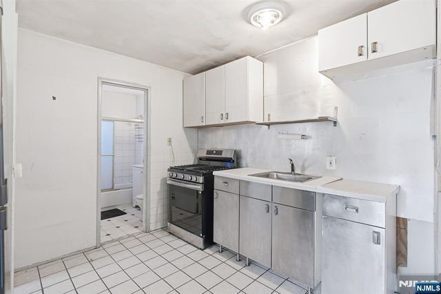 120 32nd Street 3P, Union City, NJ 07087