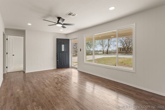 393 E 147th Street S, Glenpool, OK 74033