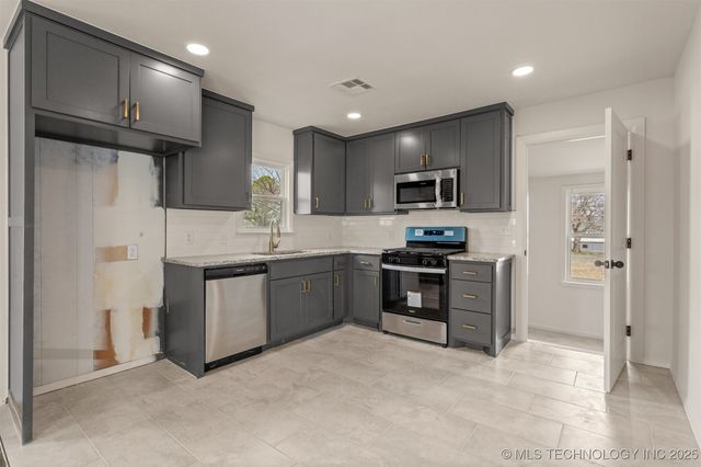 393 E 147th Street S, Glenpool, OK 74033