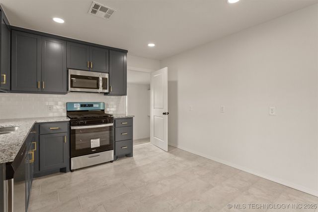 393 E 147th Street S, Glenpool, OK 74033