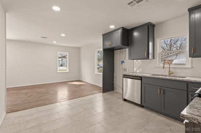 393 E 147th Street S, Glenpool, OK 74033