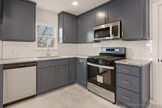 393 E 147th Street S, Glenpool, OK 74033