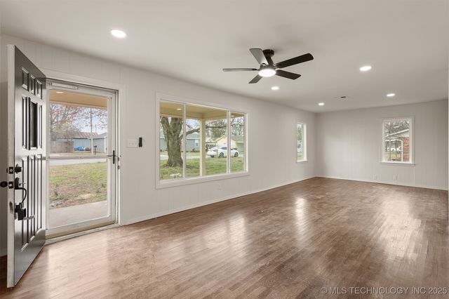 393 E 147th Street S, Glenpool, OK 74033