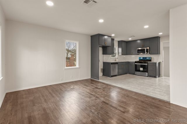 393 E 147th Street S, Glenpool, OK 74033