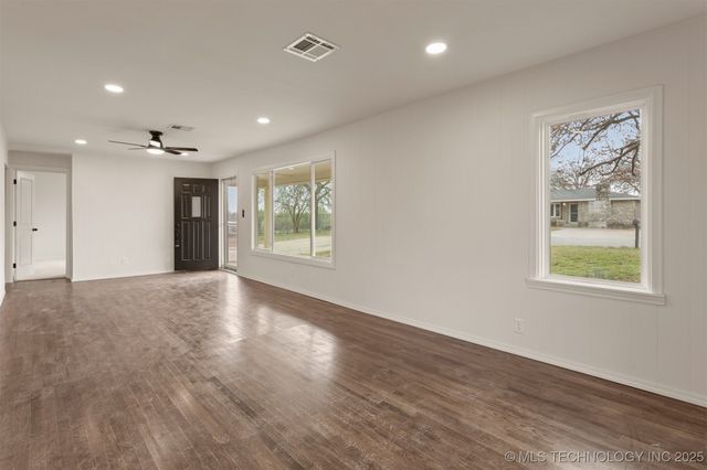 393 E 147th Street S, Glenpool, OK 74033