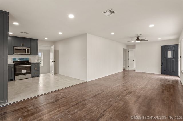 393 E 147th Street S, Glenpool, OK 74033