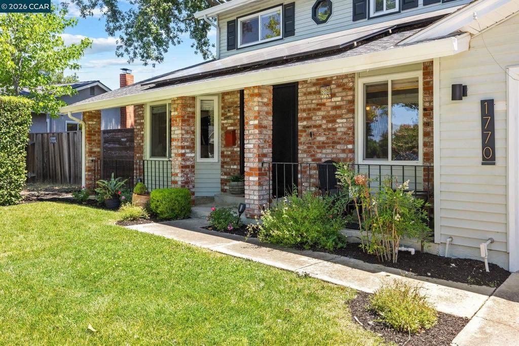 Image 5 of property listing at 1770 Claycord Ave, Concord, CA 94521