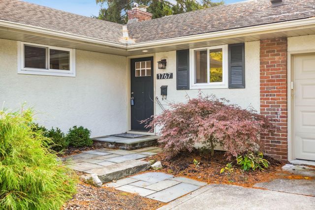 1767 Riverhill Road, Upper Arlington, OH 43221