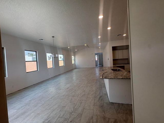 6037 Hardin Drive SE, Albuquerque, NM 87106