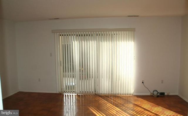 1350 NORTHGATE SQ, Reston, VA 20190