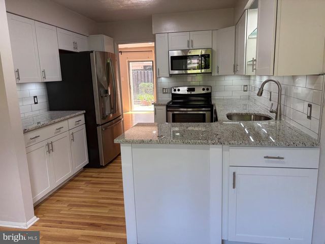 1350 NORTHGATE SQ, Reston, VA 20190