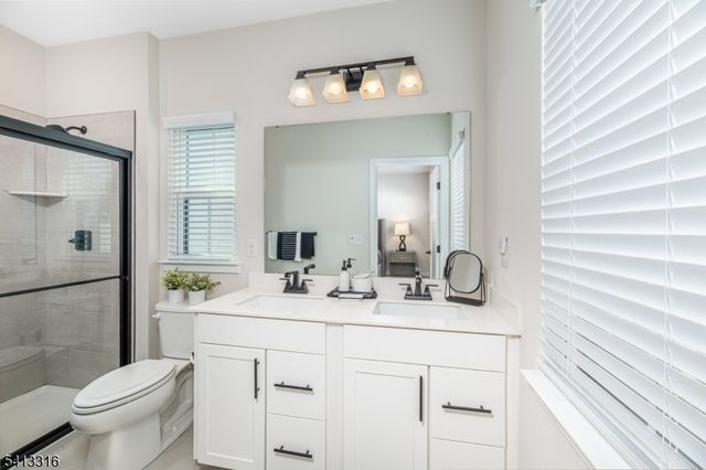 6 Saw Mill Cir, Hackettstown Town, NJ 07840