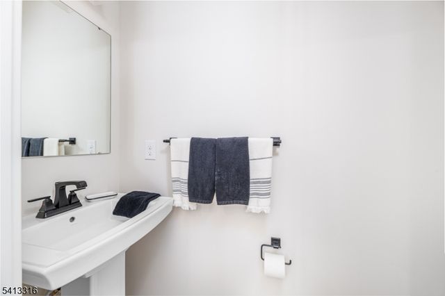 6 Saw Mill Cir, Hackettstown Town, NJ 07840