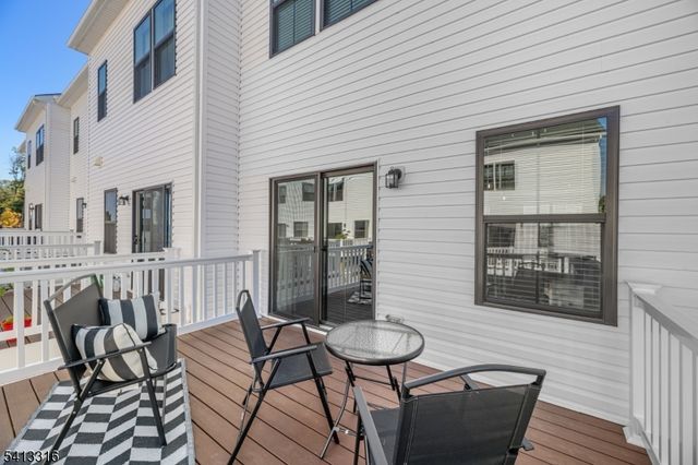 6 Saw Mill Cir, Hackettstown Town, NJ 07840