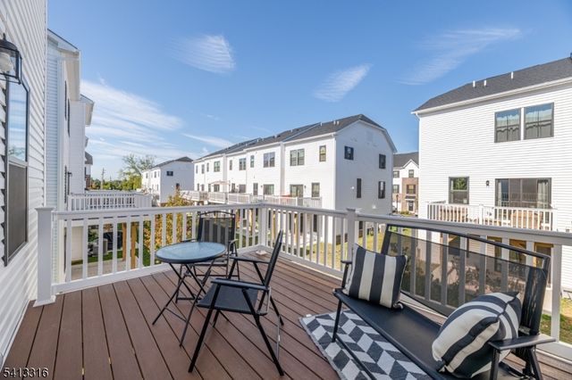 6 Saw Mill Cir, Hackettstown Town, NJ 07840