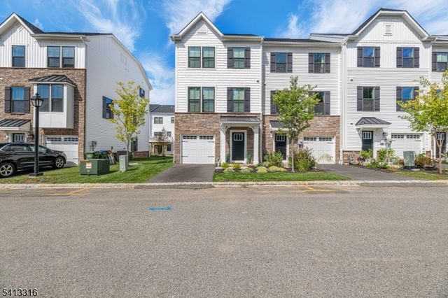 6 Saw Mill Cir, Hackettstown Town, NJ 07840