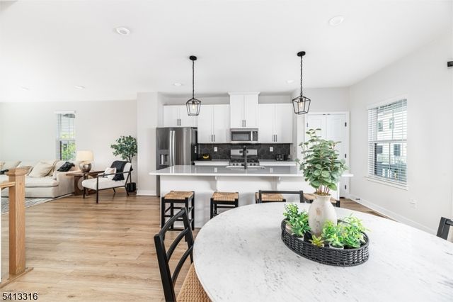 6 Saw Mill Cir, Hackettstown Town, NJ 07840