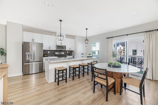 6 Saw Mill Cir, Hackettstown Town, NJ 07840