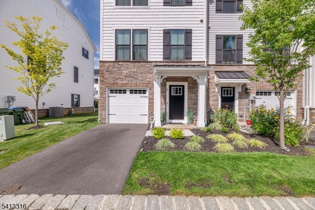 6 Saw Mill Cir, Hackettstown Town, NJ 07840