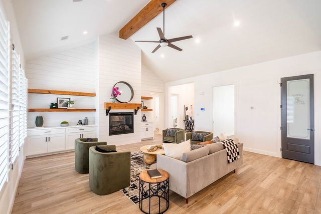 7404 E County Rd 112, Midland, TX 79706