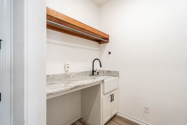 7404 E County Rd 112, Midland, TX 79706