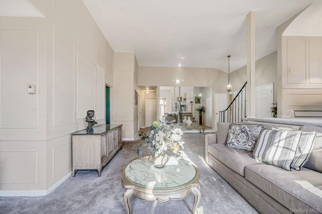 18 Amapola Lane, Kings Park, NY 11754