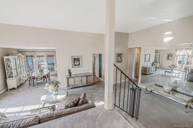 18 Amapola Lane, Kings Park, NY 11754