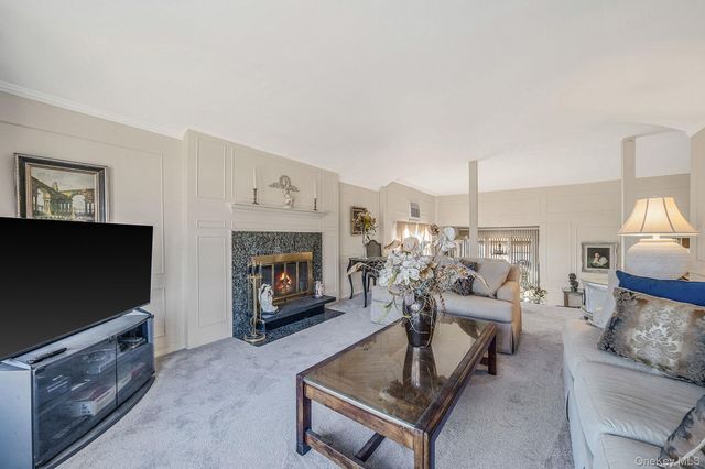 18 Amapola Lane, Kings Park, NY 11754