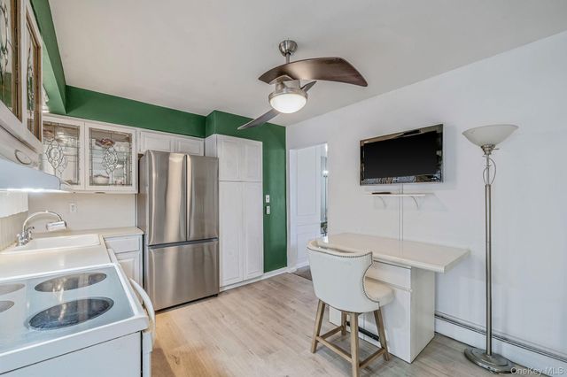 18 Amapola Lane, Kings Park, NY 11754