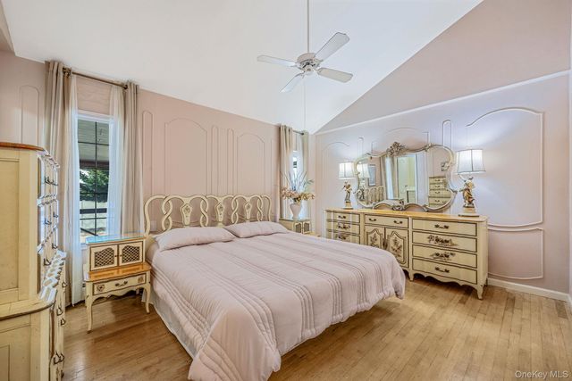 18 Amapola Lane, Kings Park, NY 11754