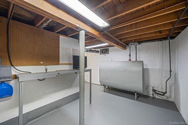 18 Amapola Lane, Kings Park, NY 11754