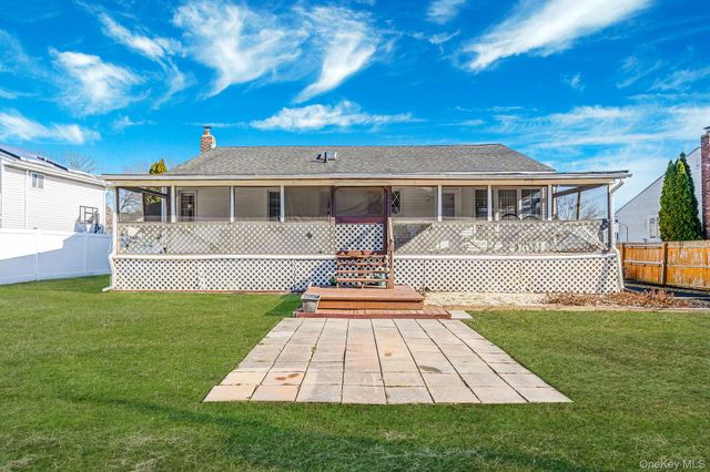 18 Amapola Lane, Kings Park, NY 11754