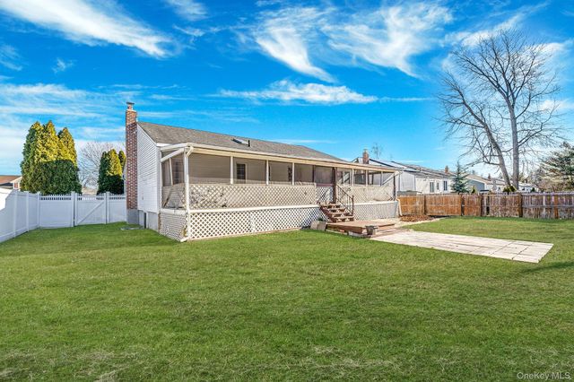 18 Amapola Lane, Kings Park, NY 11754