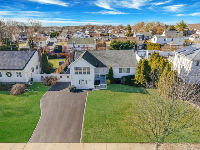 18 Amapola Lane, Kings Park, NY 11754