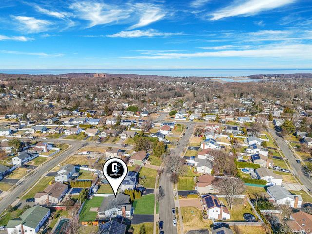 18 Amapola Lane, Kings Park, NY 11754