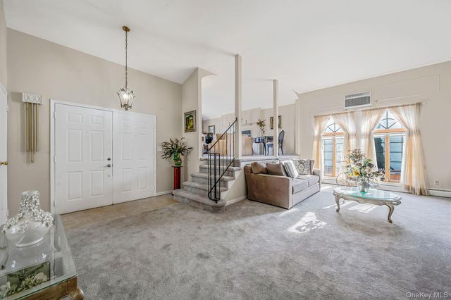 18 Amapola Lane, Kings Park, NY 11754