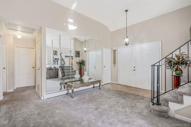 18 Amapola Lane, Kings Park, NY 11754