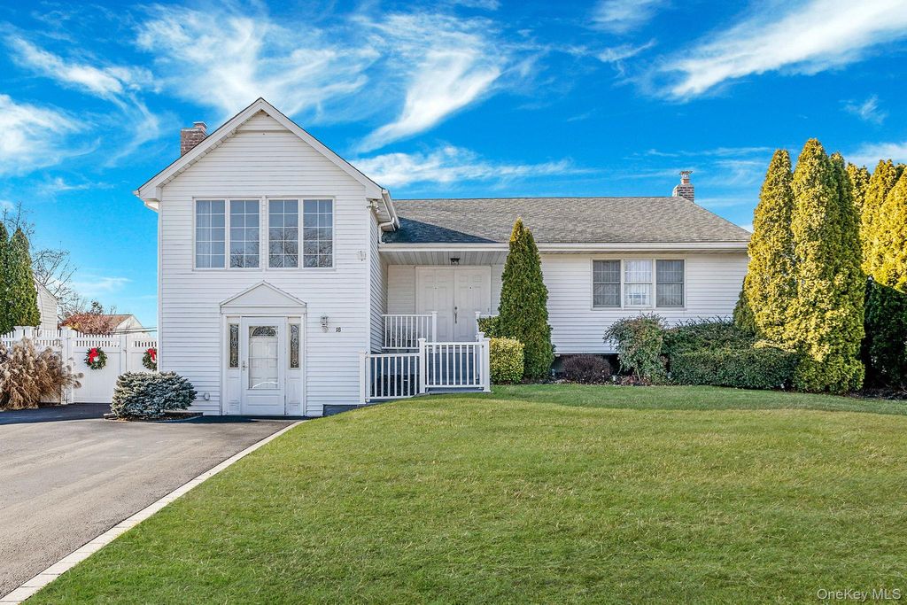 18 Amapola Lane, Kings Park, NY 11754