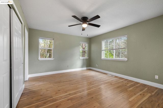 22464 N Tuolumne Rd, Twain Harte, CA 95383