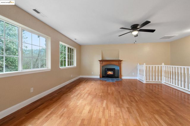 22464 N Tuolumne Rd, Twain Harte, CA 95383