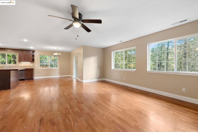 22464 N Tuolumne Rd, Twain Harte, CA 95383